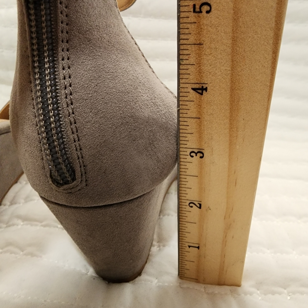 Torrid Wedge - Picture 7 of 11